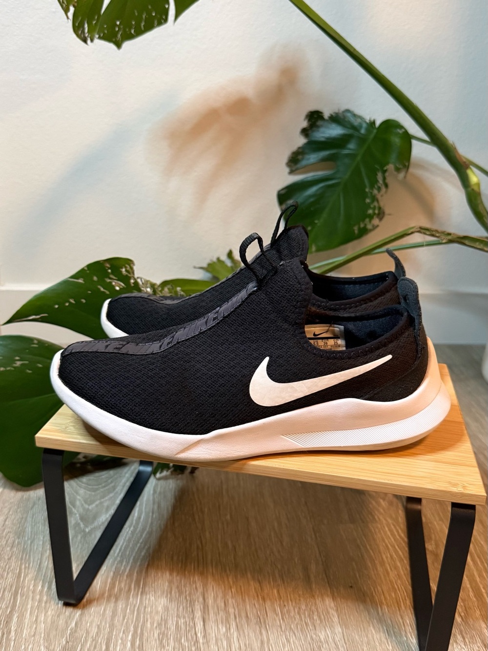 Nike Viale Slip On Sneakers Black White Women’s Size 8 - Picture 3 of 6